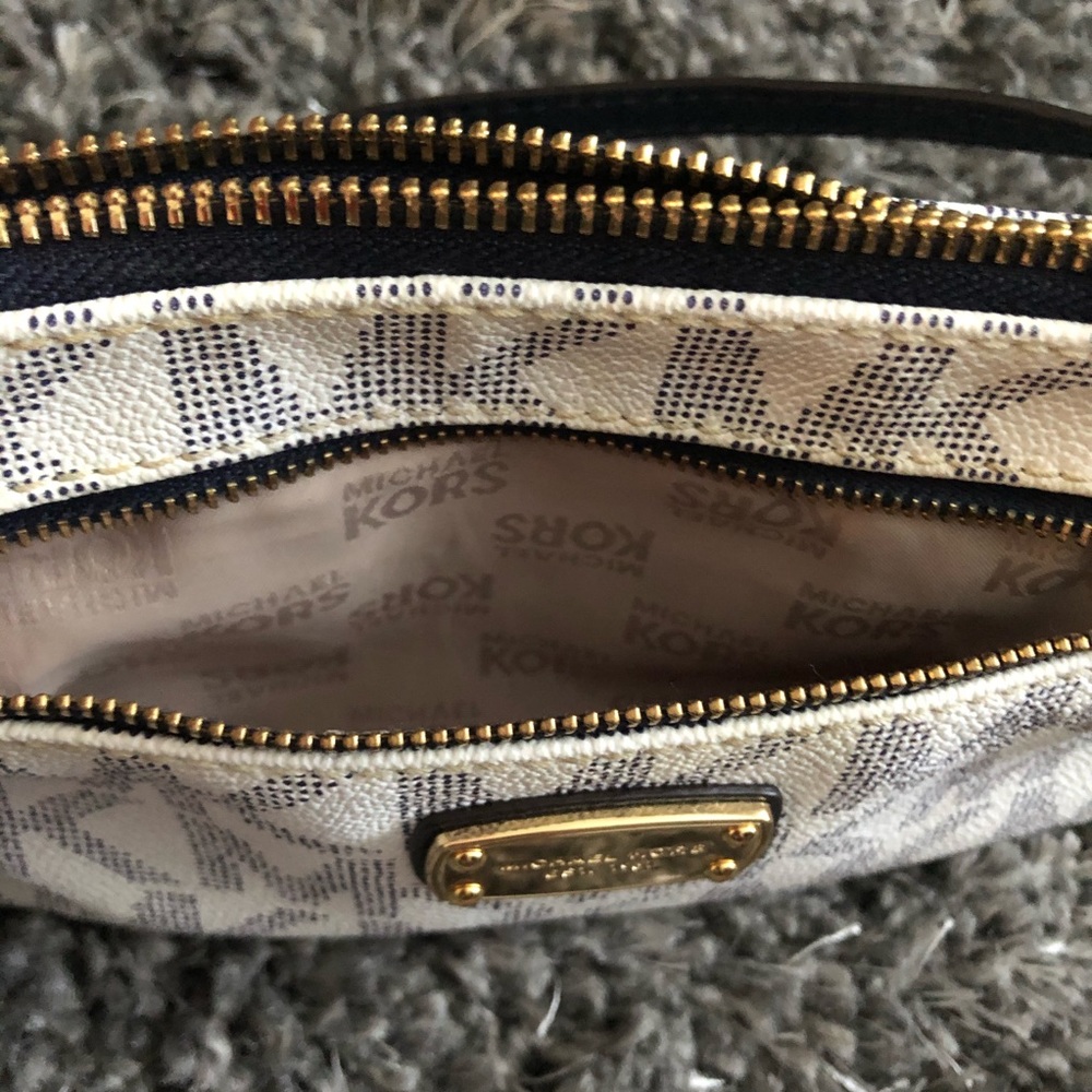 Logo Wristlet - Picture 4 of 4